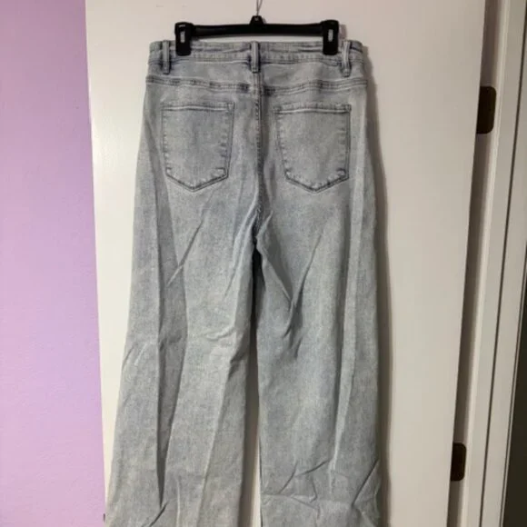 RISEN JEANS High Rise Distressed Knee, Relax Fit Flare Jean (13/31) Light Wash - Picture 2 of 10